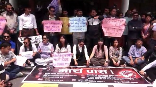 विद्यार्थी संगठन खारेजीको निर्णयविरुद्ध त्रिविमा विद्यार्थीद्वारा विरोध प्रदर्शन